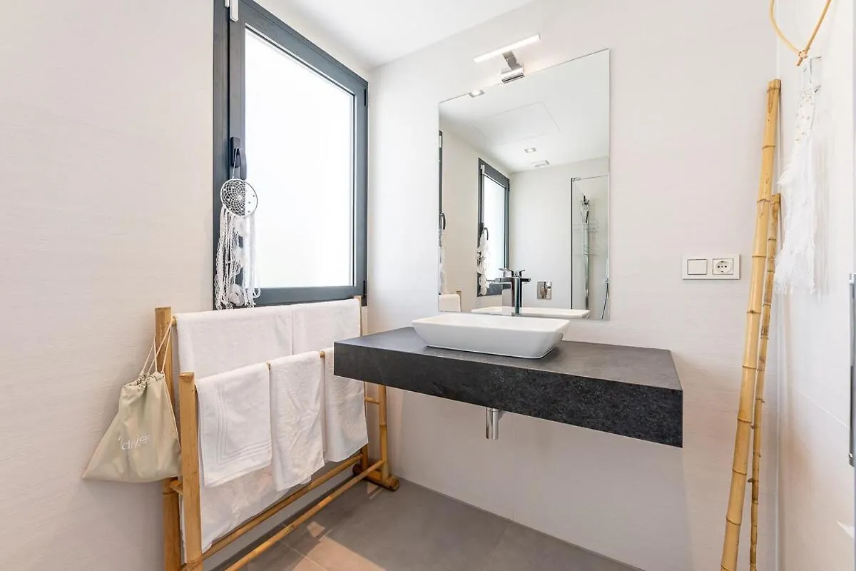Luxury Holiday Villa With Heated Pool Open Sea Views 埃斯特波纳