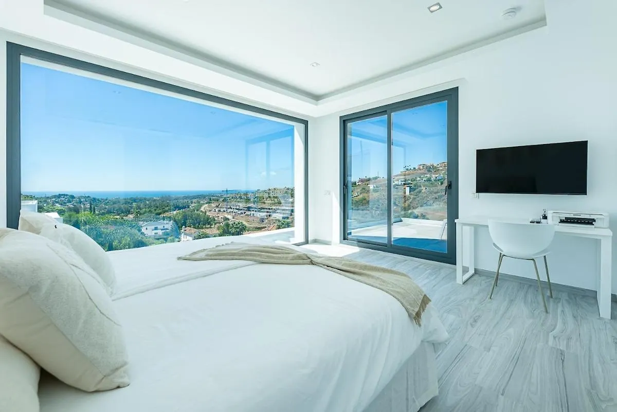 Luxury Holiday Villa With Heated Pool Open Sea Views 埃斯特波纳