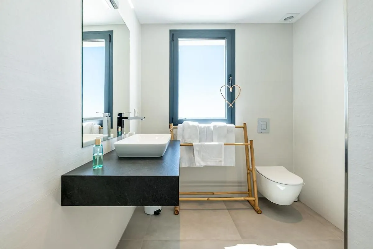 Luxury Holiday Villa With Heated Pool Open Sea Views 埃斯特波纳