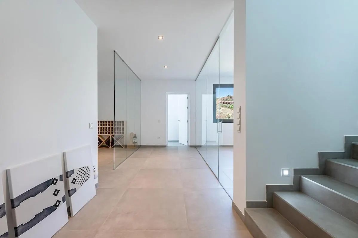 Luxury Holiday Villa With Heated Pool Open Sea Views 埃斯特波纳 0*,  西班牙