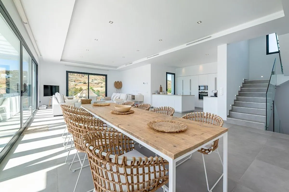 Luxury Holiday Villa With Heated Pool Open Sea Views Estepona