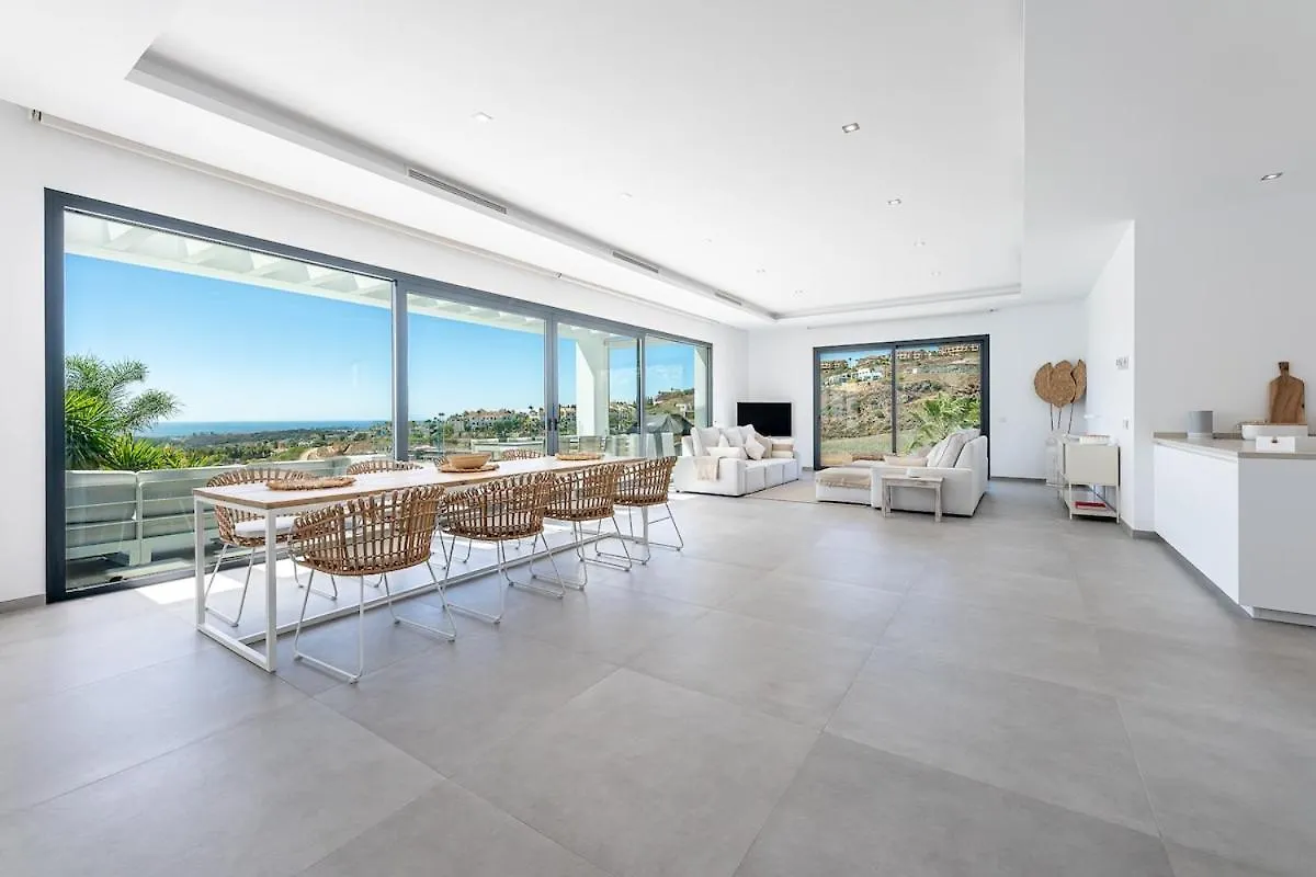 Luxury Holiday Villa With Heated Pool Open Sea Views Estepona