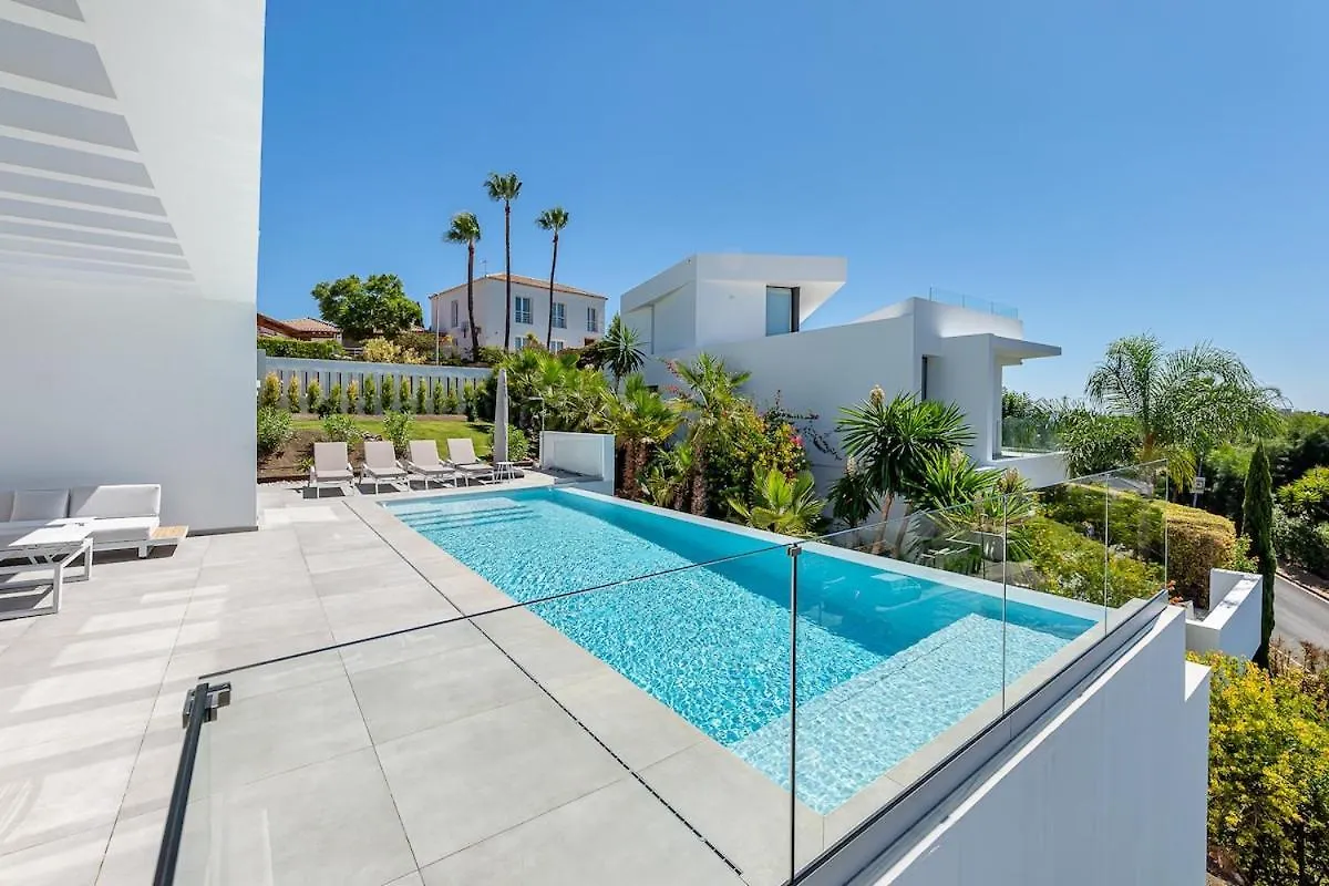 Luxury Holiday Villa With Heated Pool Open Sea Views Estepona