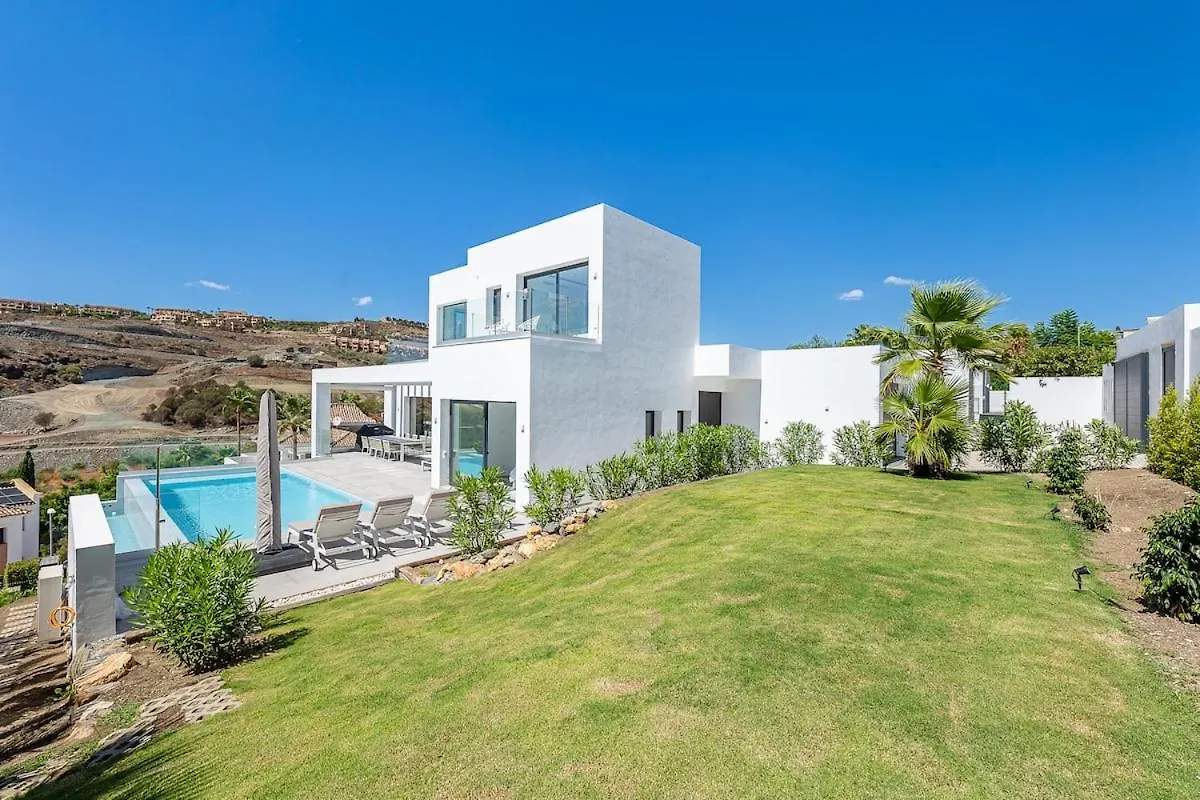 Luxury Holiday Villa With Heated Pool Open Sea Views Estepona
